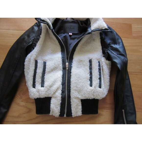 Blank Nyc Girls M Faux Leather & Sherpa Jacket w Zippered Sleeves & Ribbed Hem - Picture 2 of 5